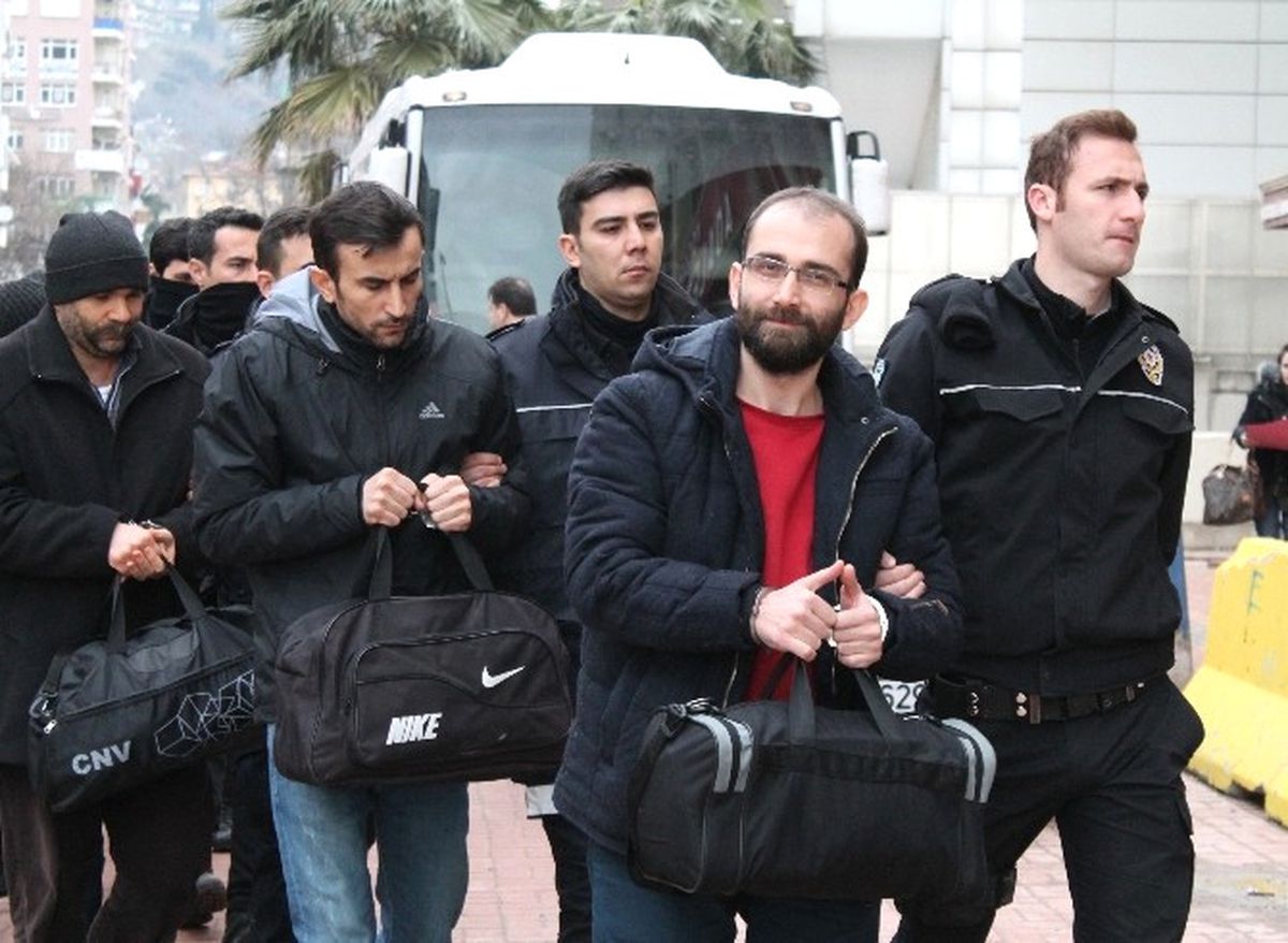 Kocaeli\'de 10 Eski Kamu Çalışanı Fetö\'den Tutuklandı