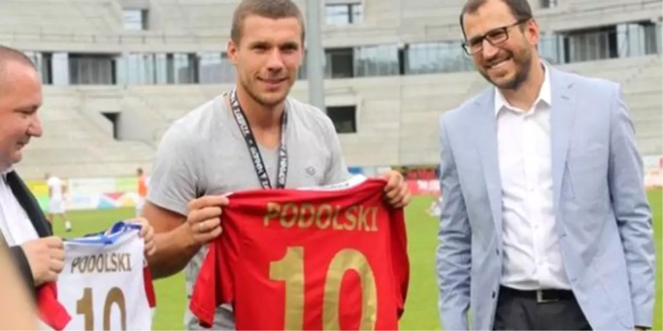 Lukas Podolski Sessizliğini Bozdu!