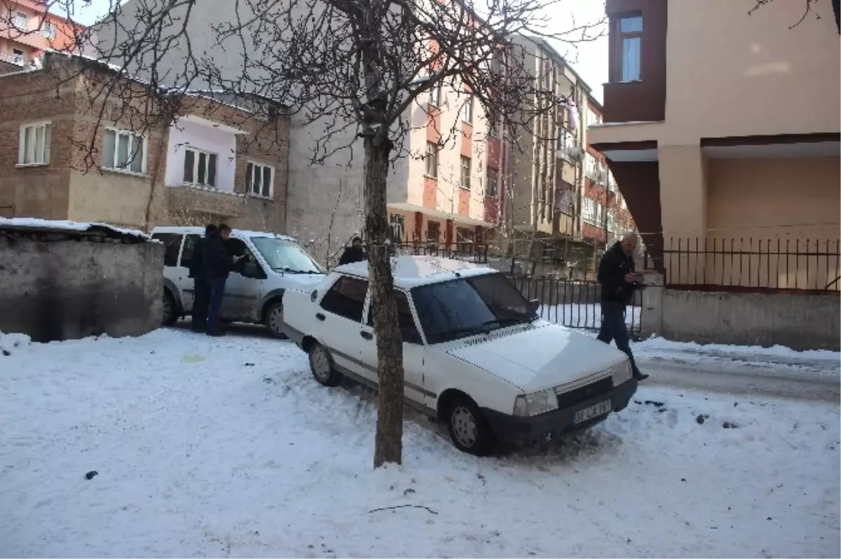 Polisin Kovaladığı Hırsızlar Aracı Bırakıp Kaçtı