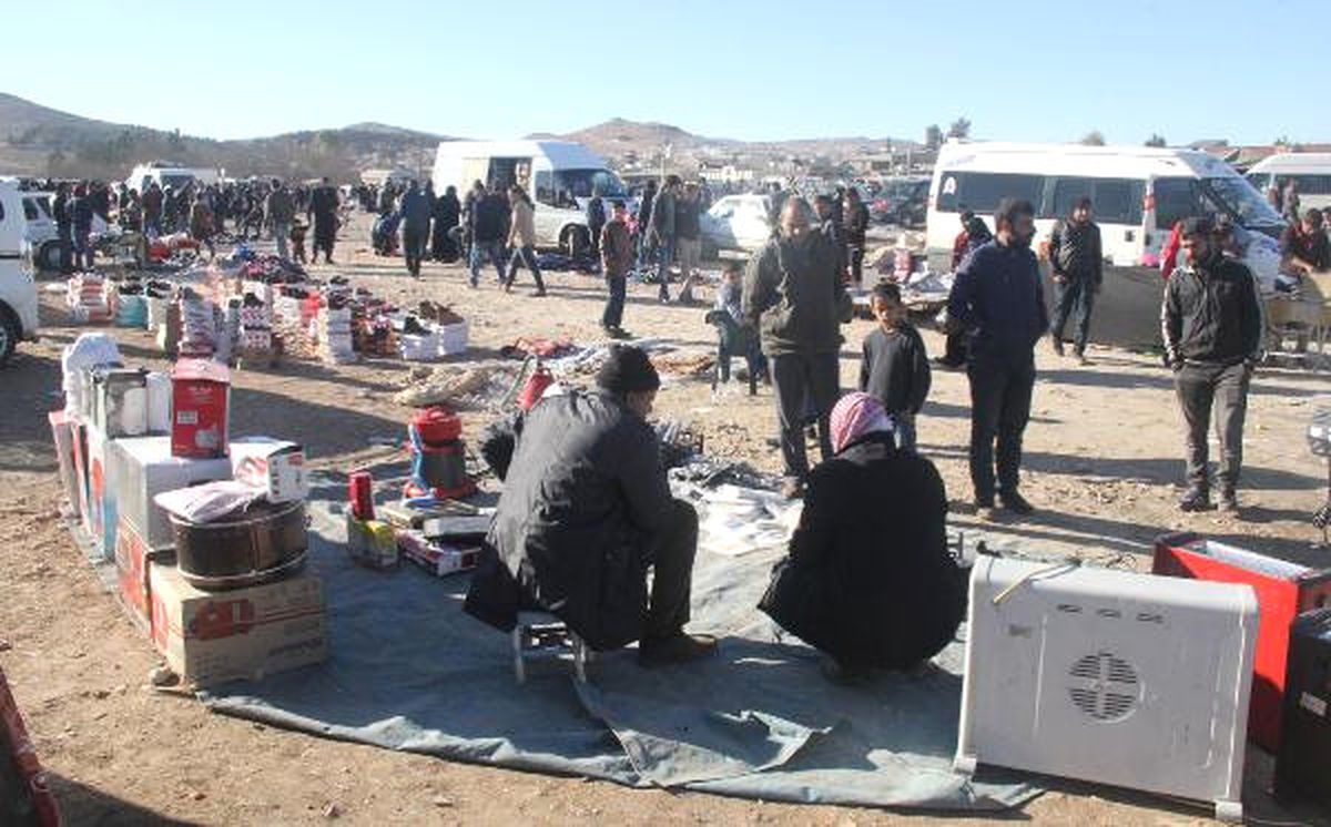 Şanlıurfa\'da, Bit Pazarı Yoksulların Yüzünü Güldürüyor