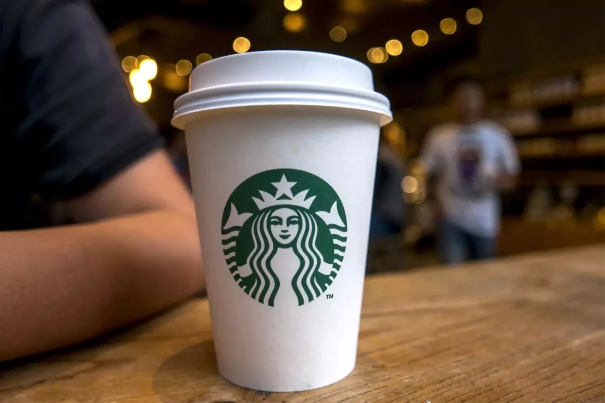 Starbucks, Trump\'a Karşı 10 Bin Mülteci Çalıştıracak