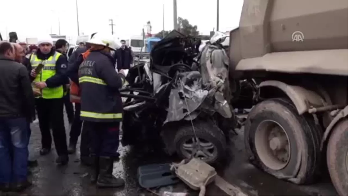 Zincirleme Trafik Kazası: 1 Ölü, 14 Yaralı