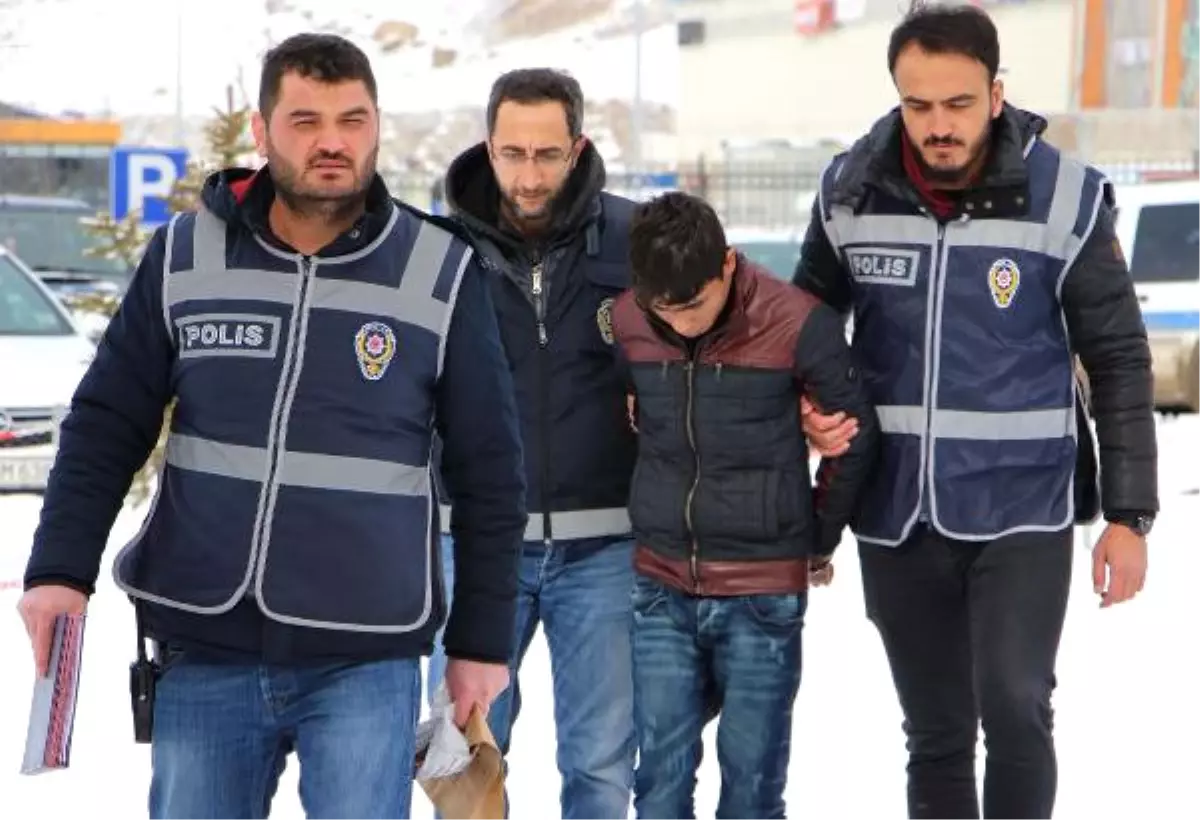 13 Bileziği Polis Yalanı ile Dolandıran 2 Şüpheli Yakalandı