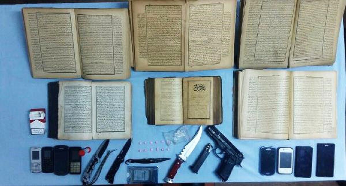 5 Gürcü, El Yazması Kuran-ı Kerim\'i Satmaya Çalışırken Yakalandı