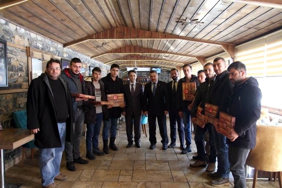 Başkan Tutal, Askere Gidecek Gençlerle Buluştu