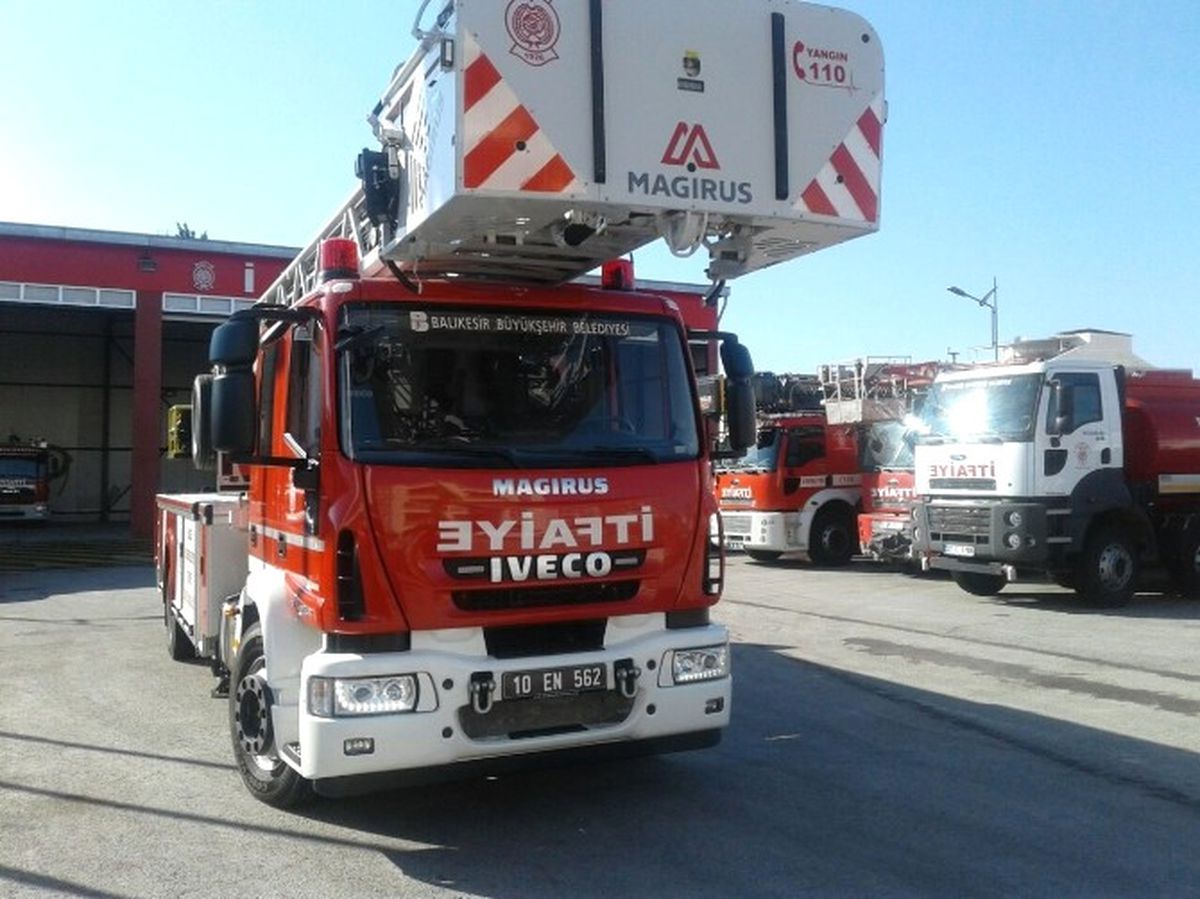 Büyükşehir\'den Bandırma\'ya 42 Metrelik İtfaiye Aracı