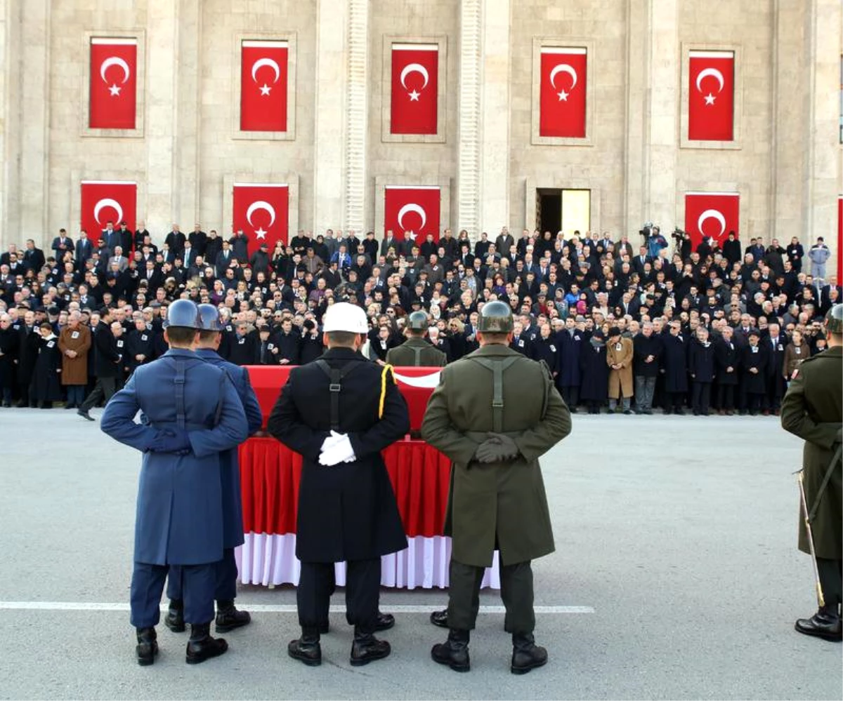 CHP Genel Başkanı Kılıçdaroğlu, Hüseyin Öztürk\'ün Cenazesine Omuz Verdi