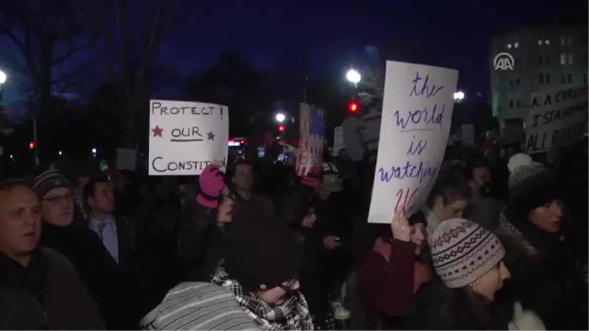 Demokrat Vekiller Trump\'ın Vize Yasağını Protesto Etti