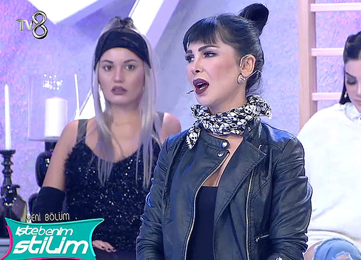 Deniz Saral\'ın Kıyafetleri Tartışma Konusu Oldu