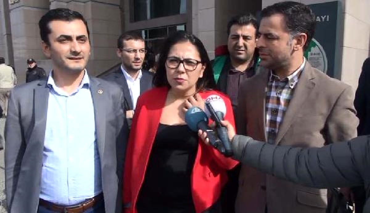 Dha İstanbul - Adliyede Gözaltına Alınan CHP Pm Üyesi Avukuta Sera Kadıgil Emniyete Götürüldü