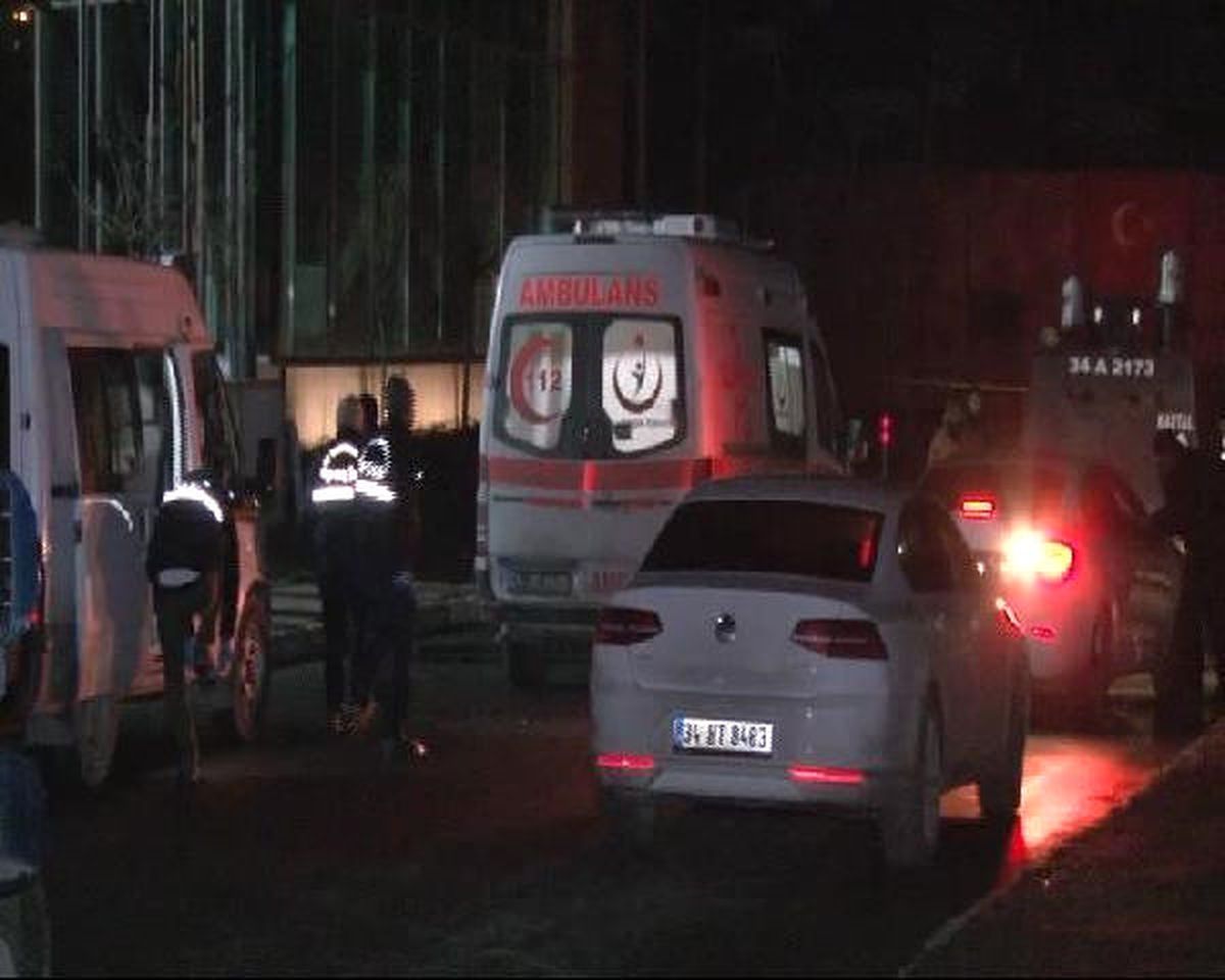 Gaziosmanpaşa\'da "Dur" İhtarına Uymayan Şüphelilerle Polis Arasında Çatışma: 1 Ölü, 1 Yaralı