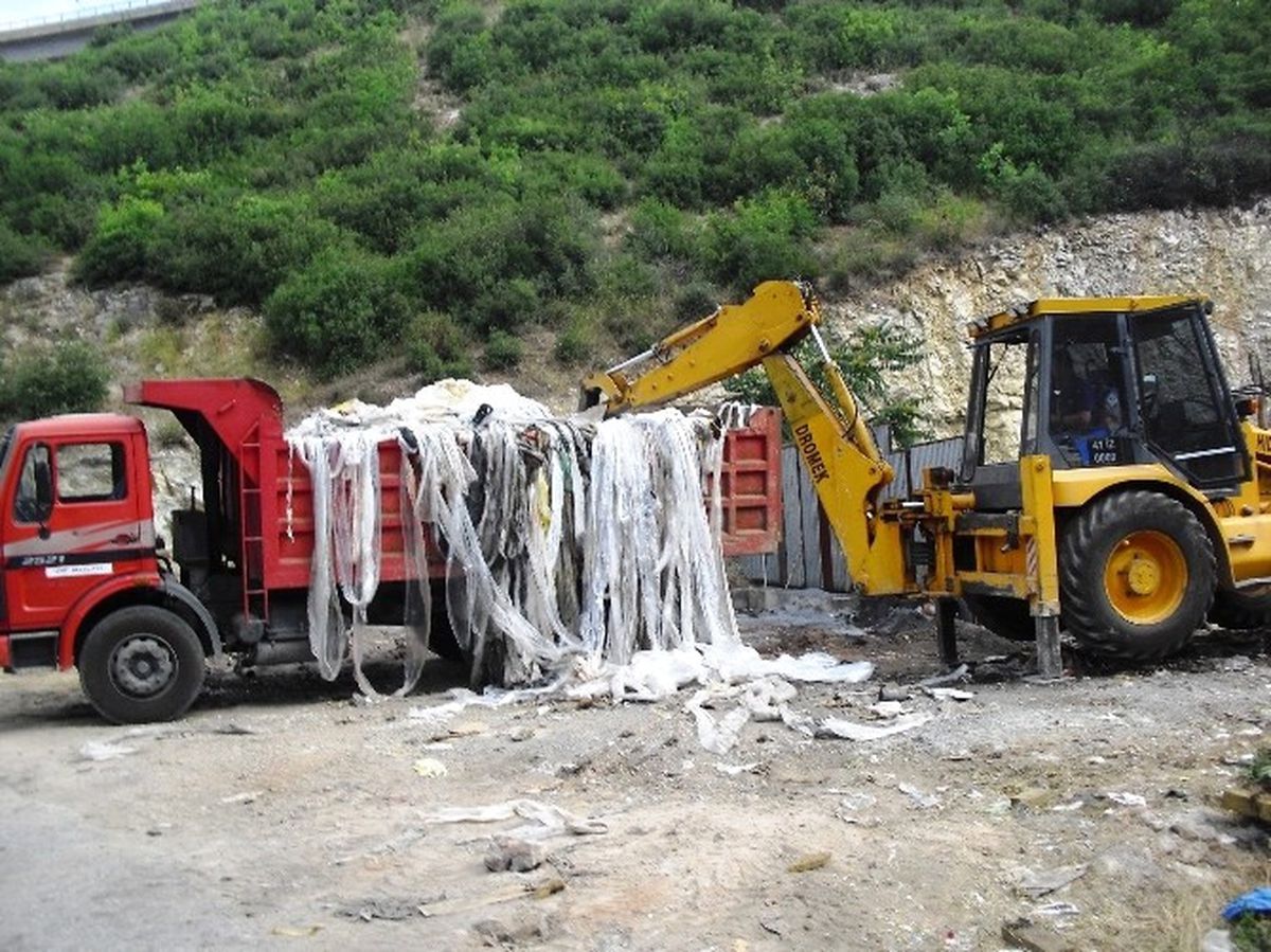 İzmit\'te Otoyol Viyadükleri Temizleniyor