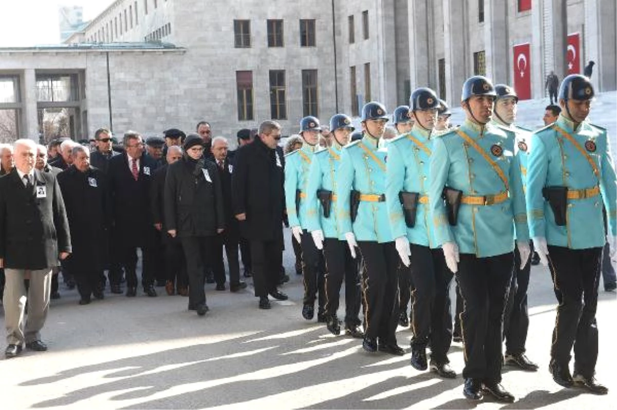 Kılıçdaroğlu, Cumhuriyet Senatosu Sivas Üyesi Öztürk İçin TBMM\'de Düzenlenen Cenaze Törenine Katıldı