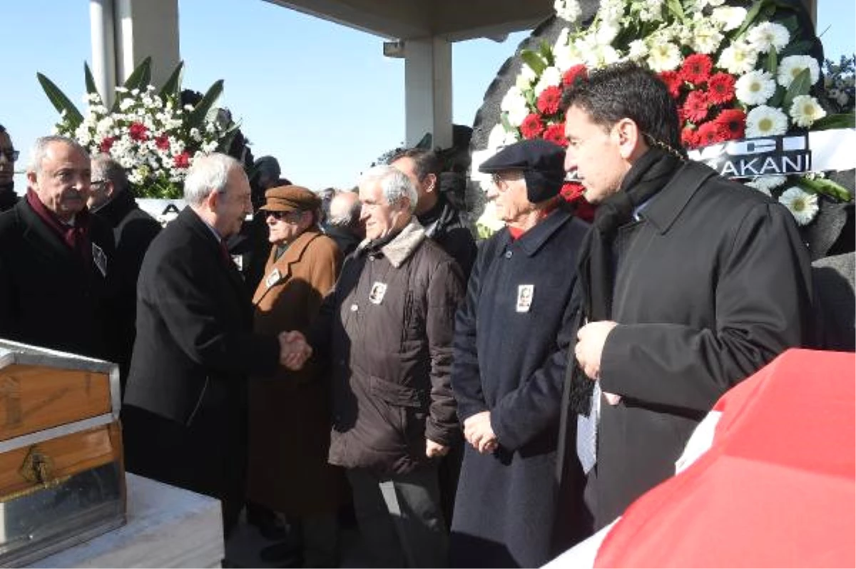 Kılıçdaroğlu, Tınaztepe ve Öztürk İçin Kocatepe Camii\'nde Düzenlenen Cenaze Namazına Katıldı