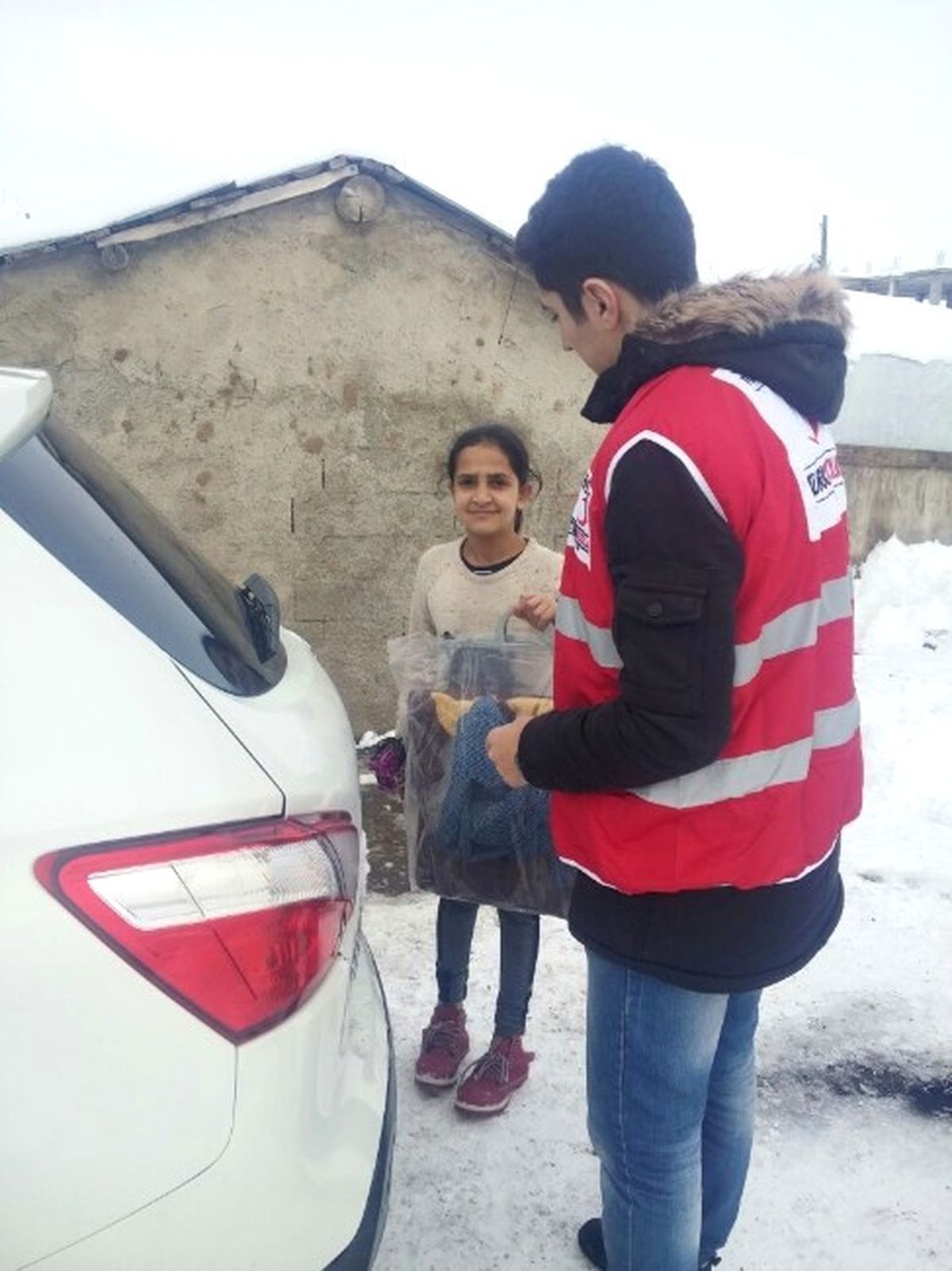 Kızılaydan Suriyelilere Yardım
