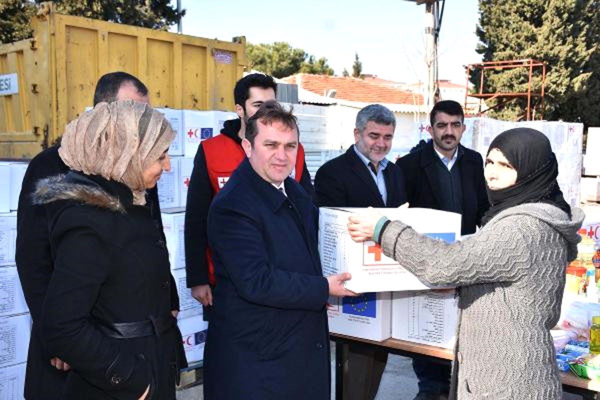 Manisa\'da Suriyeli Mültecilere Yardım