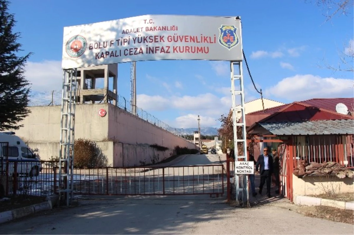 Mehmet Ali Ağca, Alaattin Çakıcı\'yı Cezaevinde Ziyaret Etti