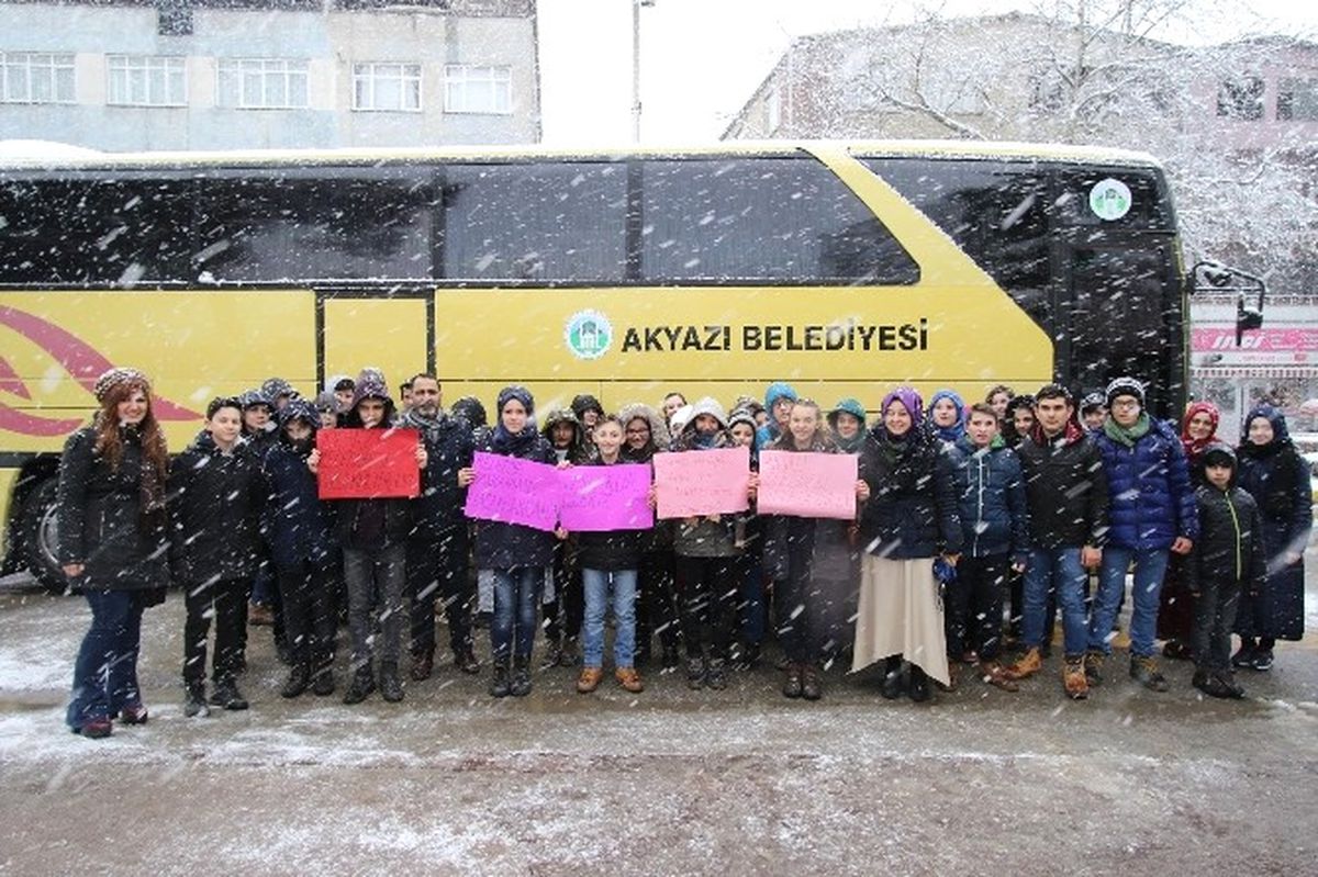 Öğrencilere Başkan Akcan\'dan Sinema Hediyesi