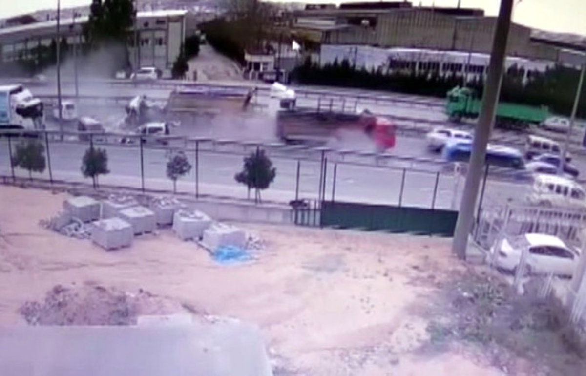 1 Kişinin Öldüğü 17 Kişinin Yaralandığı Kamyon Dehşeti Kameraya Yansıdı
