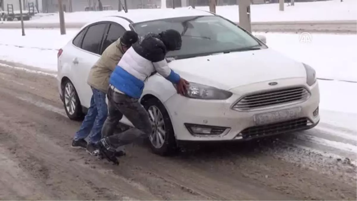 Şanlıurfa\'da Kar Etkili Oluyor