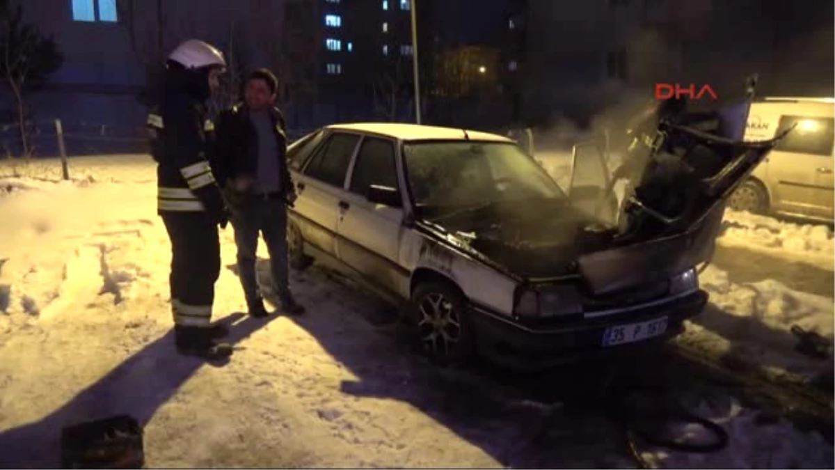 Sivas Park Halindeki Otomobil Yandı
