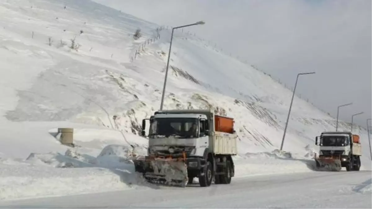 Sivas\'ta 131 Köy Yolu Ulaşıma Kapandı