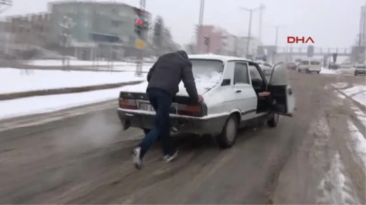 Siverek\'te, Araçlar Yolda Mahsur Kaldı