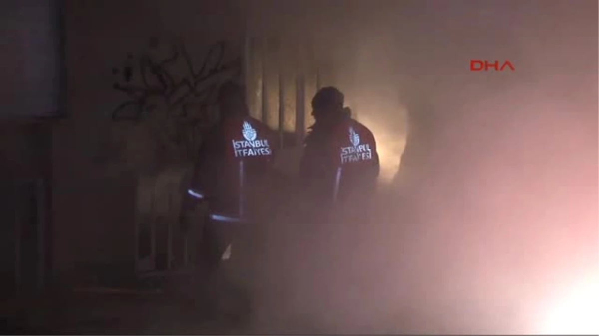 Sultanbeyli\'de Yangın Mahsur Kalan 3 Kişi Kurtarıldı