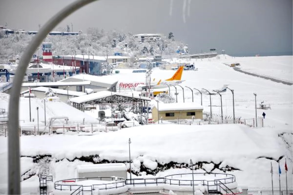 Trabzon\'da Kar Yağışı Hayatı Olumsuz Etkiledi