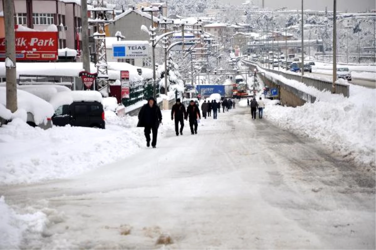 Trabzon\'da Kar Yağışı Hayatı Olumsuz Etkiledi