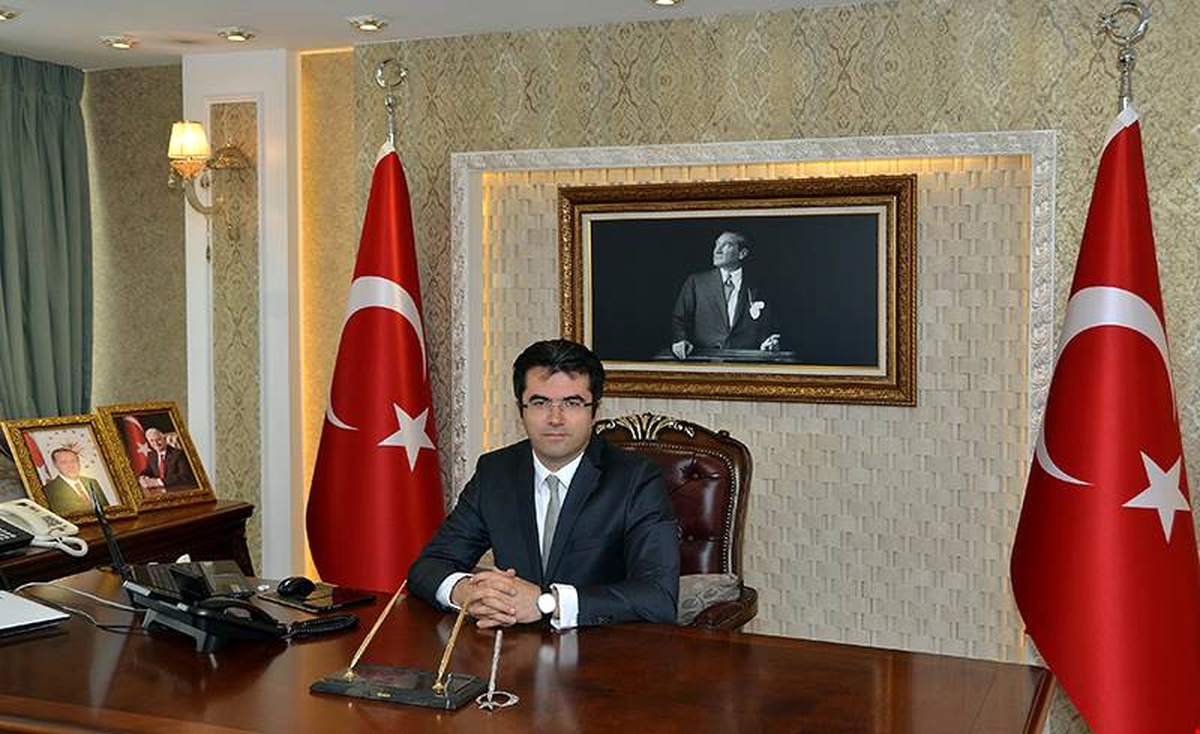 Vali Memiş, Okul ve Spor Salonu Çalışmalarını İnceledi