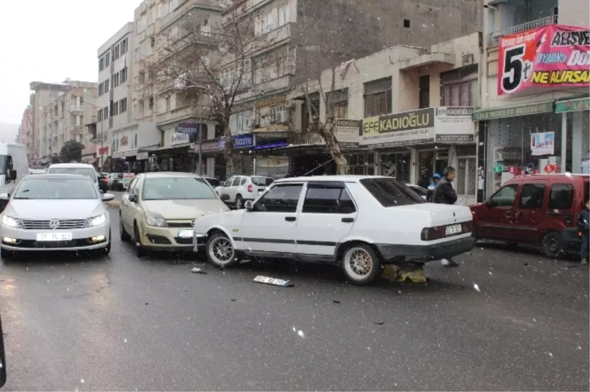 Zincirleme Kazada Maddi Hasar Meydana Geldi