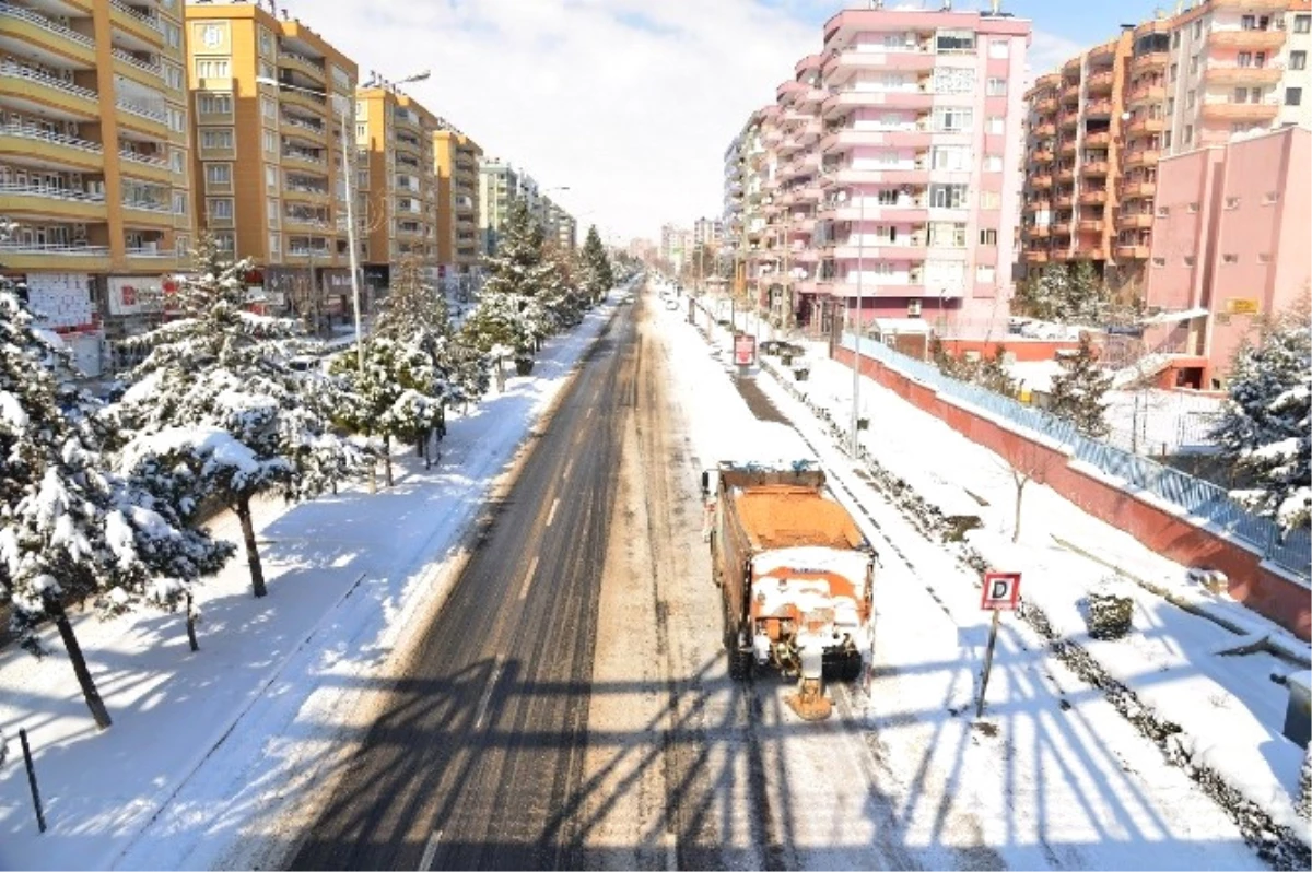 5 Bin 912 Kilometre Yolda Karla Mücadele Çalışmaları Sürüyor