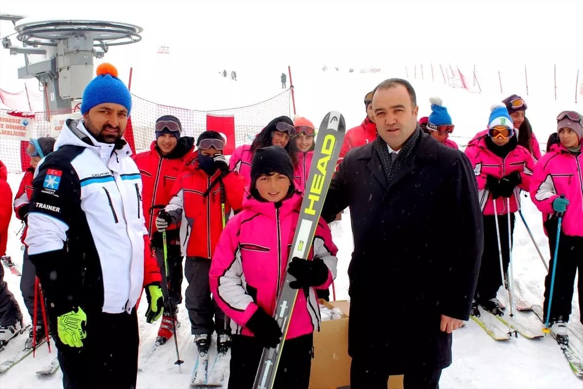 Ağrılı Sporculara Malzeme Desteği