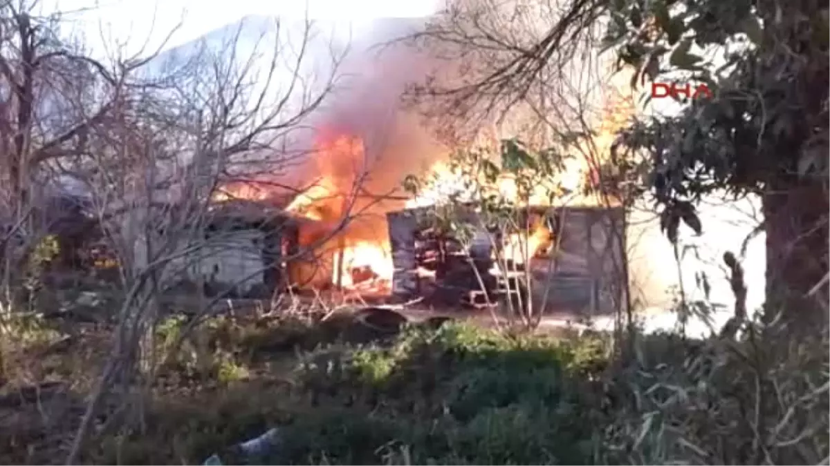 Antalya Oturduğu Evi ve Atölyesini Yaktı