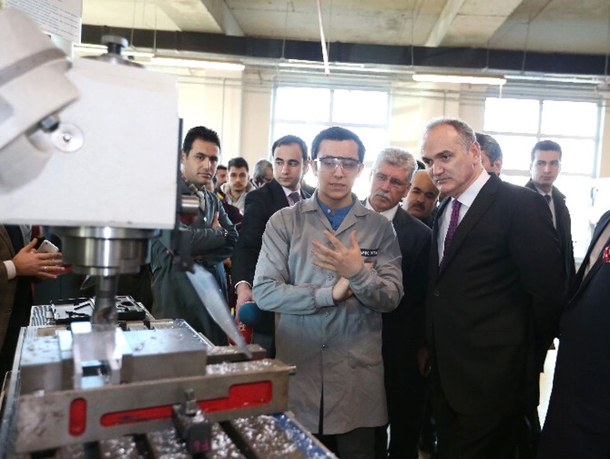 Bakan Özlü: "Türkiye\'deki Açık Teknoloji Açığıdır"