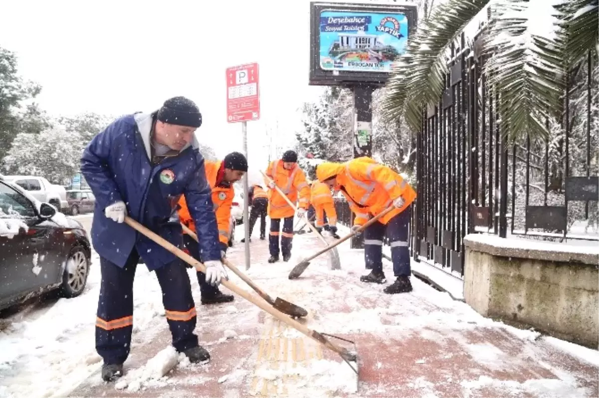 Belediyeden Vatandaşlara Sıcak Çorba