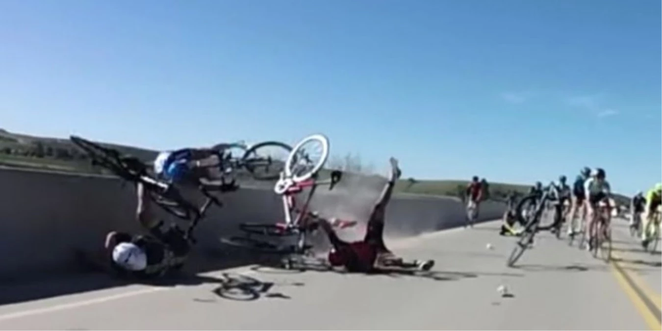 Bisiklet Yarışında Korkunç Kaza!