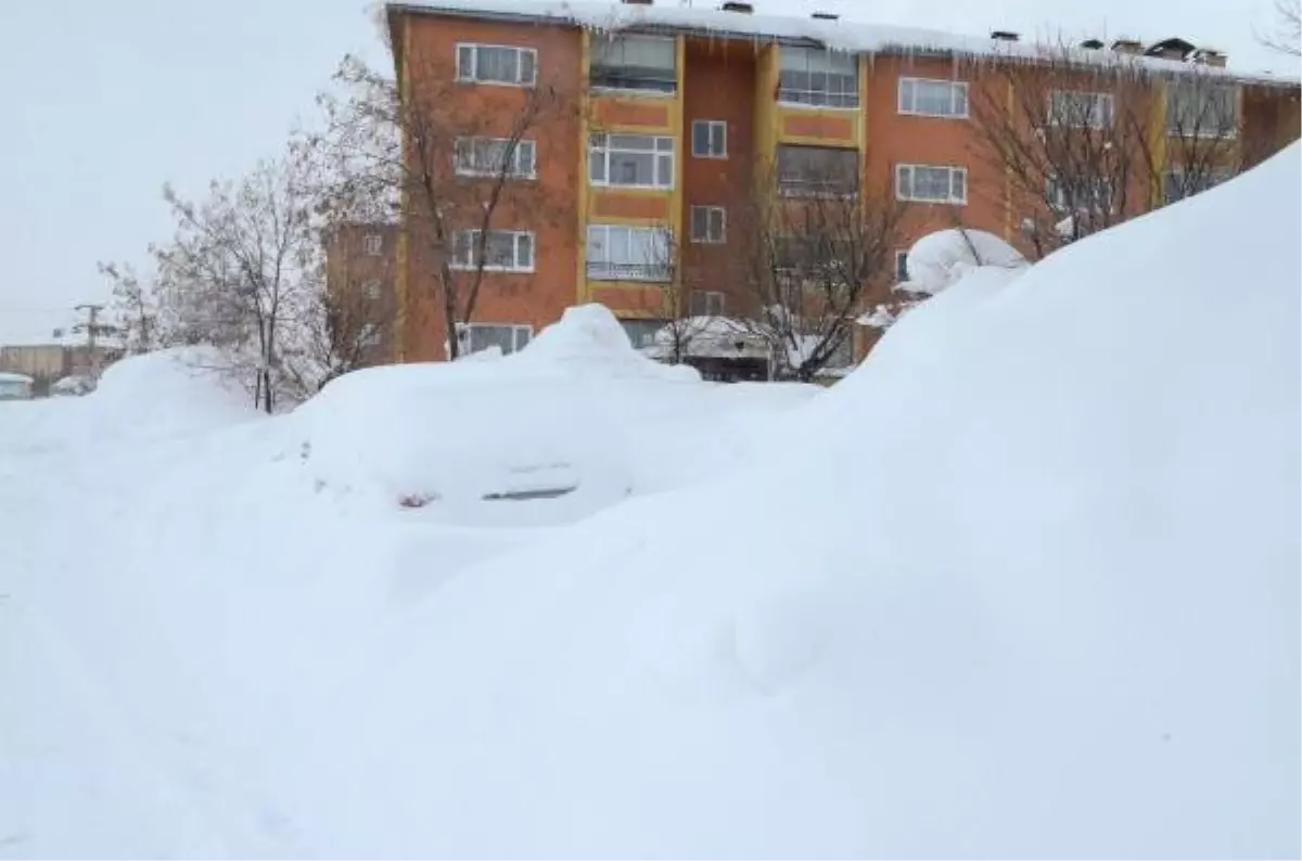 Bitlis\'te Kar Kalınlığı 2 Metreye Yaklaştı