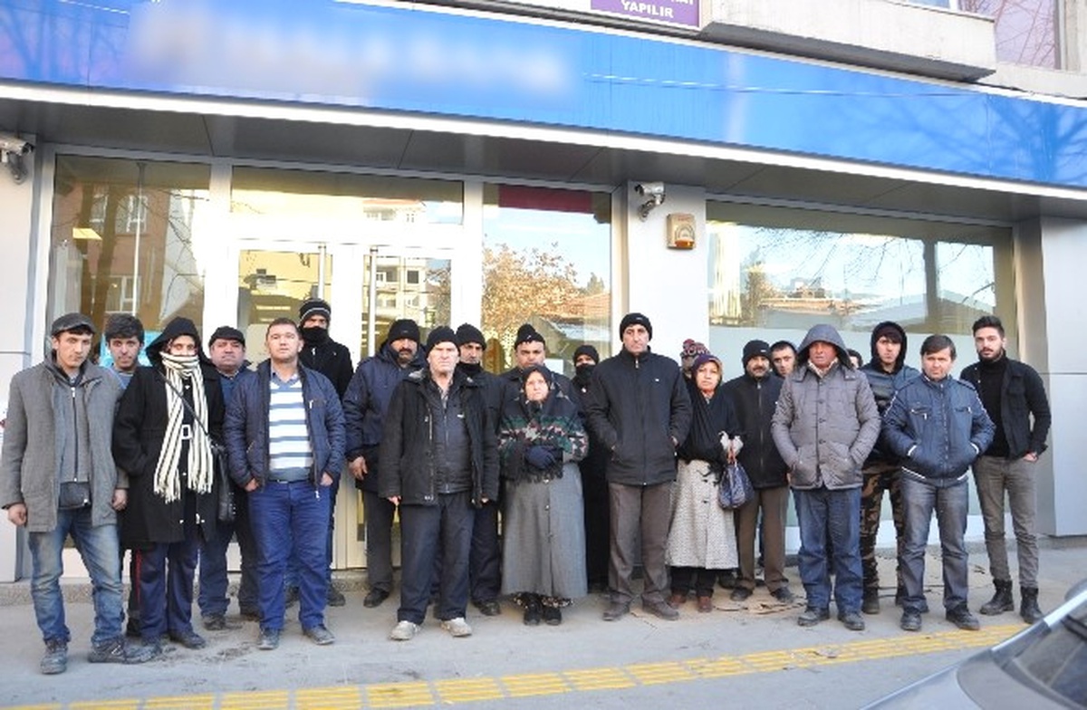 Bozüyük\'te Ev Nöbeti Tutanlar Gelen Haberle Yıkıldı
