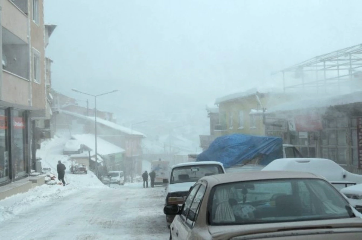 Çelikhan\'da Kar ve Tipi Hayatı Olumsuz Etkiledi