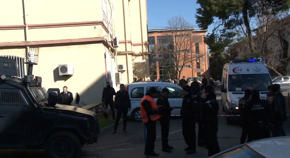 Cerrahpaşa\'daki Polis Memuru İkna Edildi