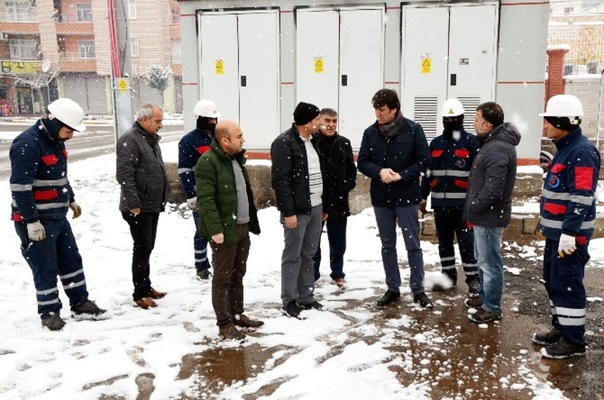 Dicle Elektrik\'te Kış Mesaisi Sürüyor