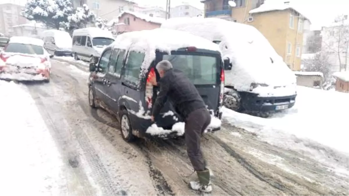 Diyarbakır\'da Kar Çilesi Sürüyor