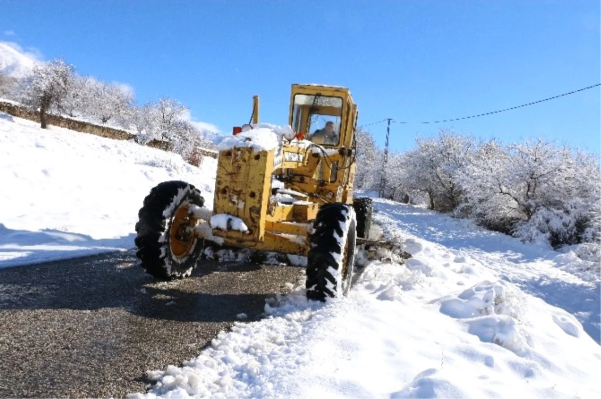 Doğu\'da Bin 350 Köy Yolu Kar Nedeniyle Ulaşıma Kapalı