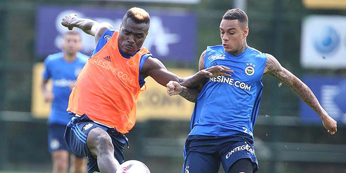 Emenike ve Van Der Wiel\'e Af