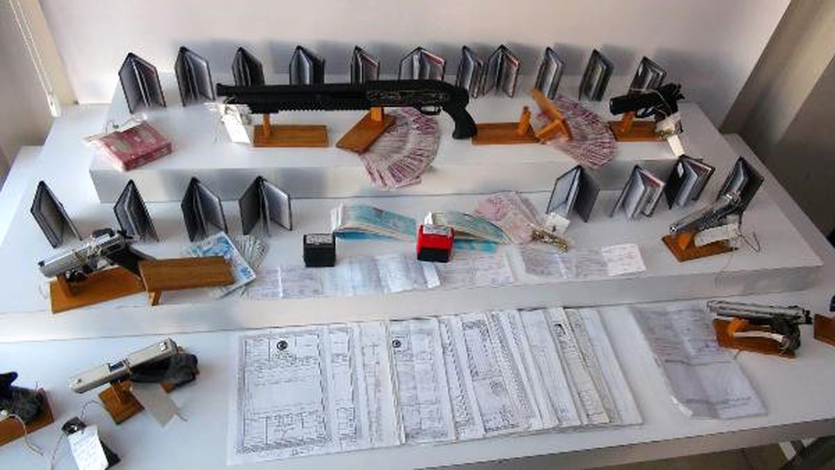 Emlak Şebekesine Polis Operasyonu; 16 Gözaltı