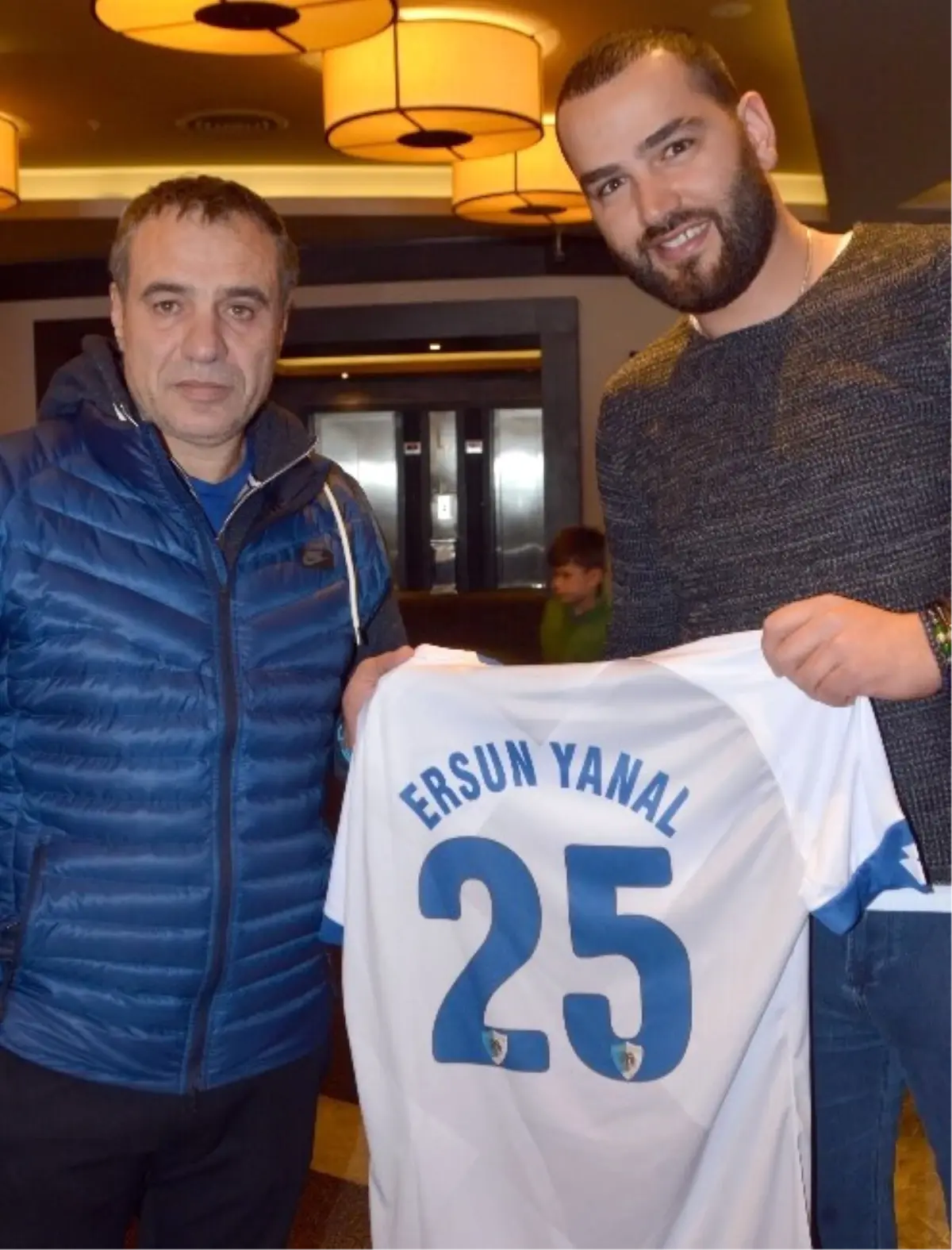 Ersun Yanal\'a Bb Erzurumspor Forması