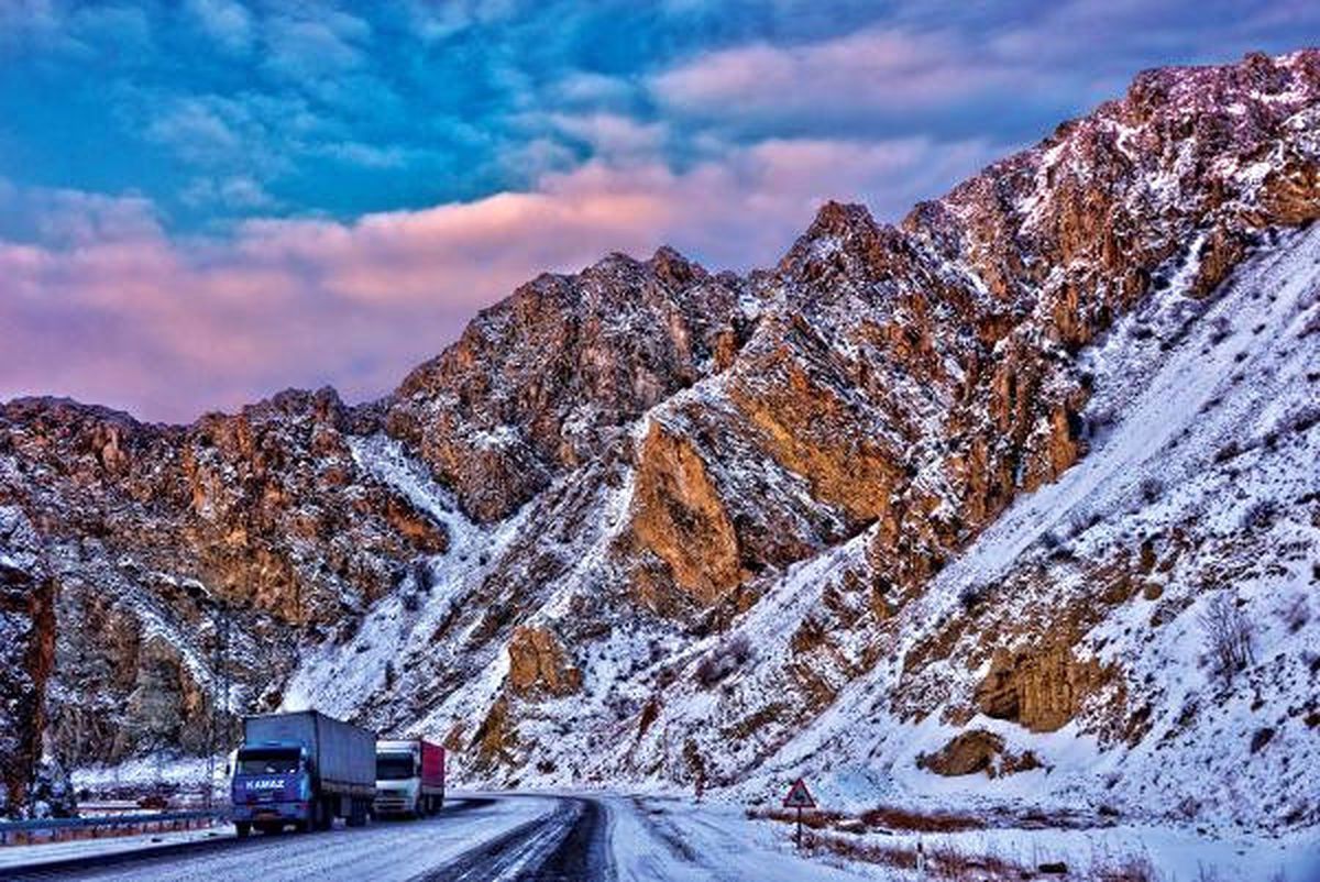 Erzurum\'da Kar ve Tipi Ulaşımı Durdurdu