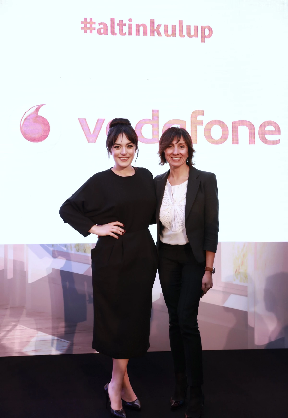 Ev Kadınlarına Özel "Vodafone Altın Kulüp" Ezgi Mola İle Tanıtıldı